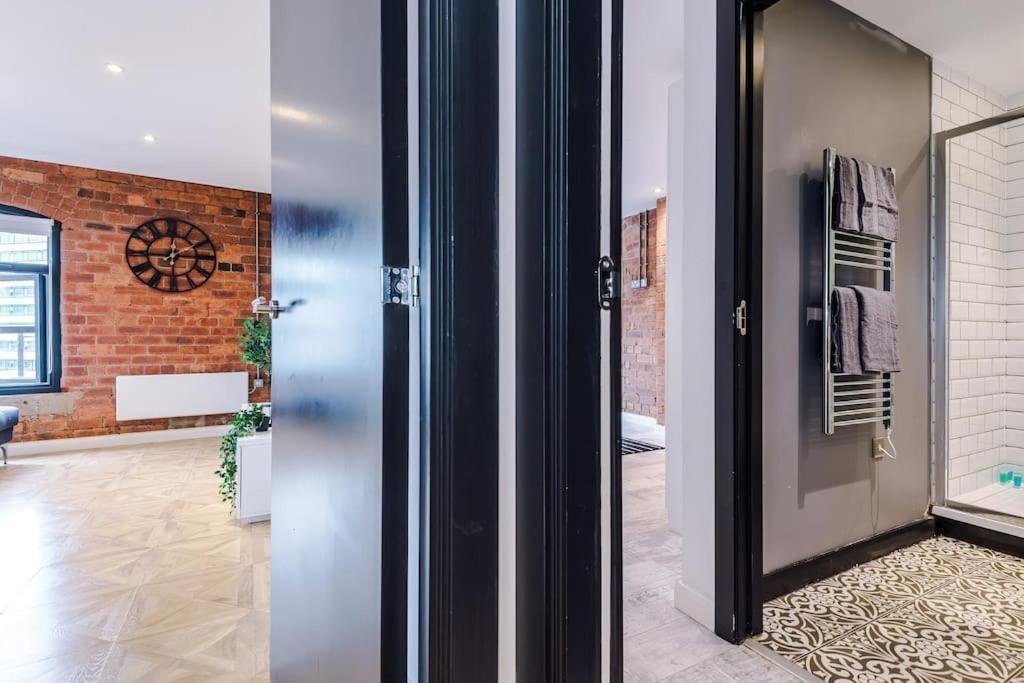 Luxury Oversized Apartment With Signature Bathroom Leeds  Exterior photo