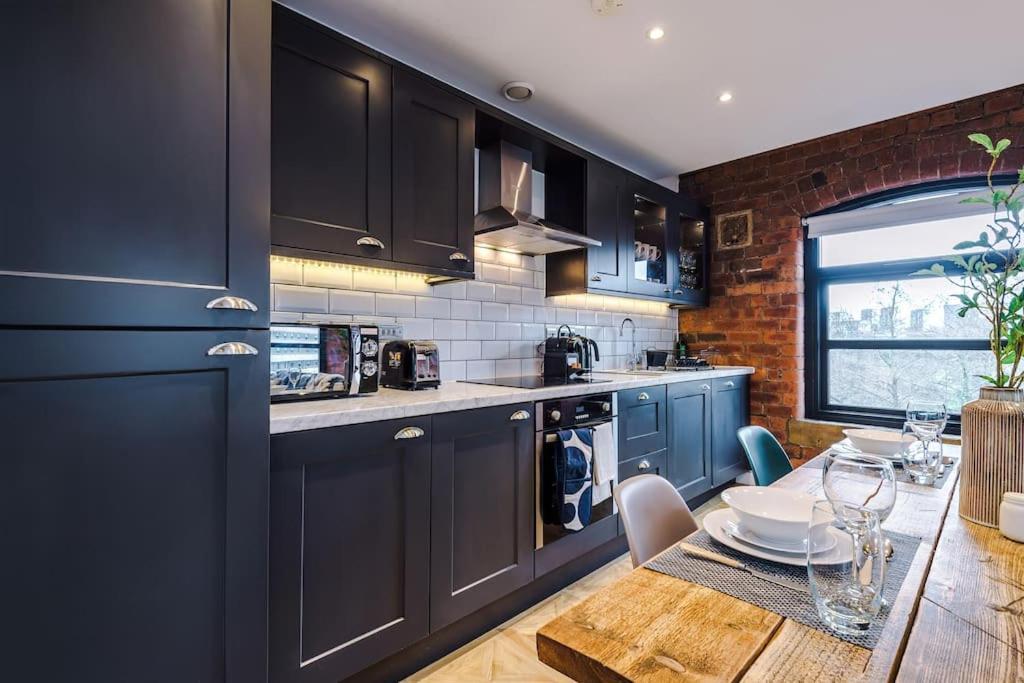 Luxury Oversized Apartment With Signature Bathroom Leeds  Exterior photo