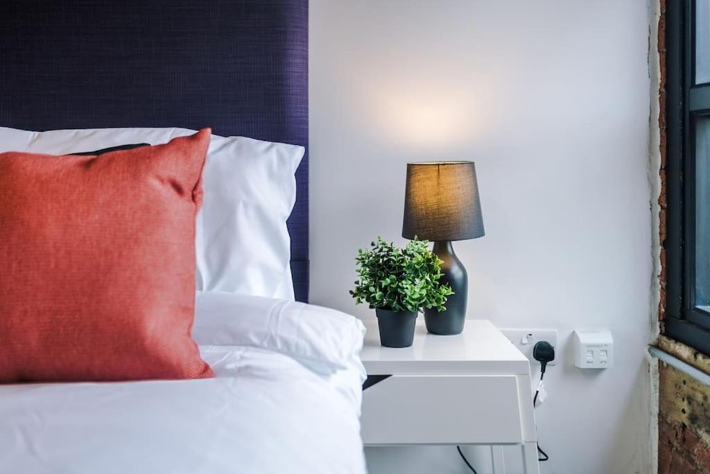 Luxury Oversized Apartment With Signature Bathroom Leeds  Exterior photo