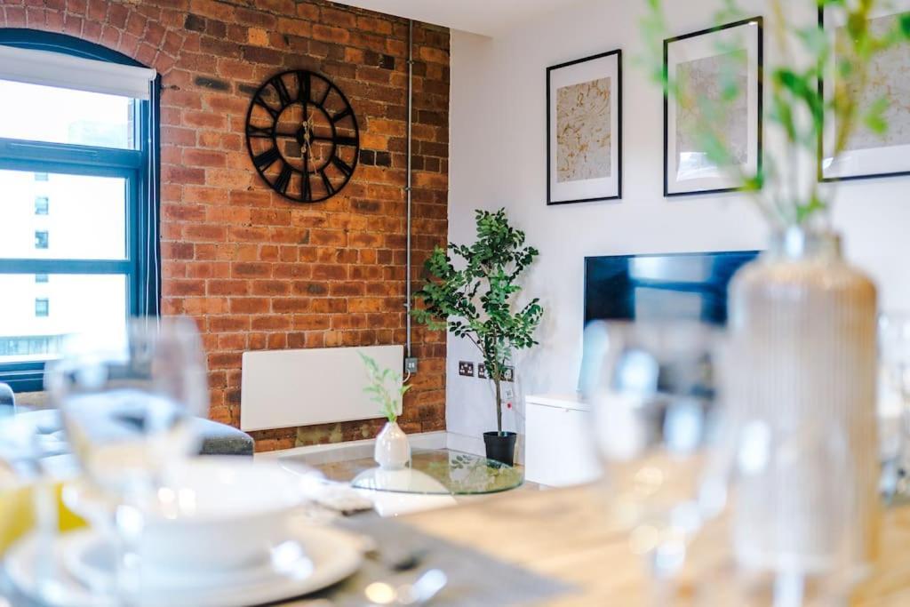 Luxury Oversized Apartment With Signature Bathroom Leeds  Exterior photo