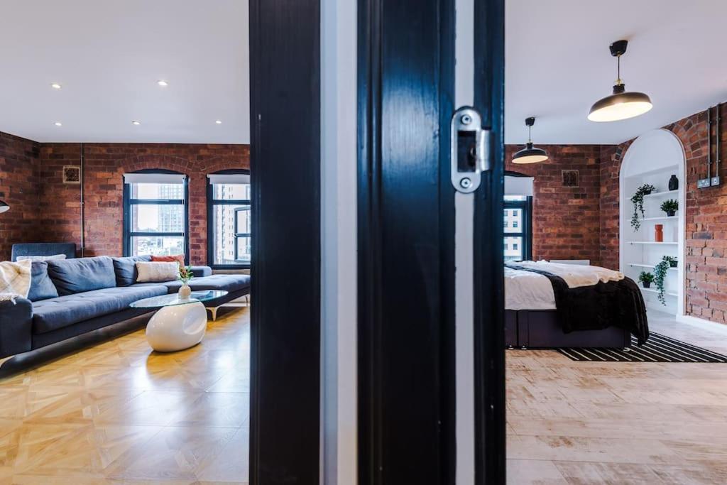 Luxury Oversized Apartment With Signature Bathroom Leeds  Exterior photo