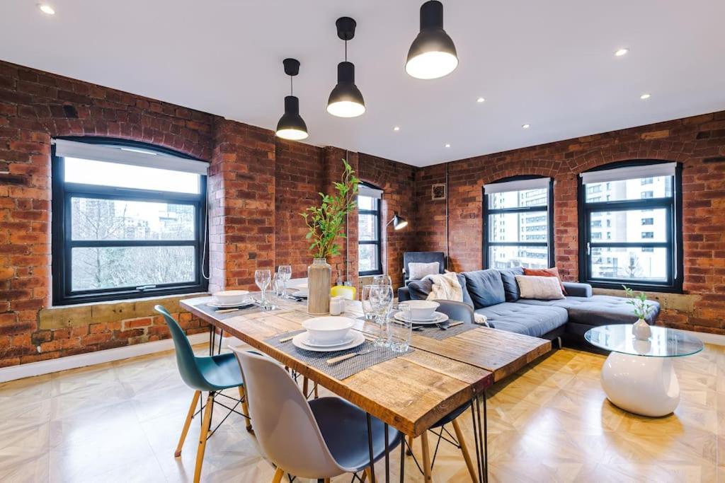 Luxury Oversized Apartment With Signature Bathroom Leeds  Exterior photo