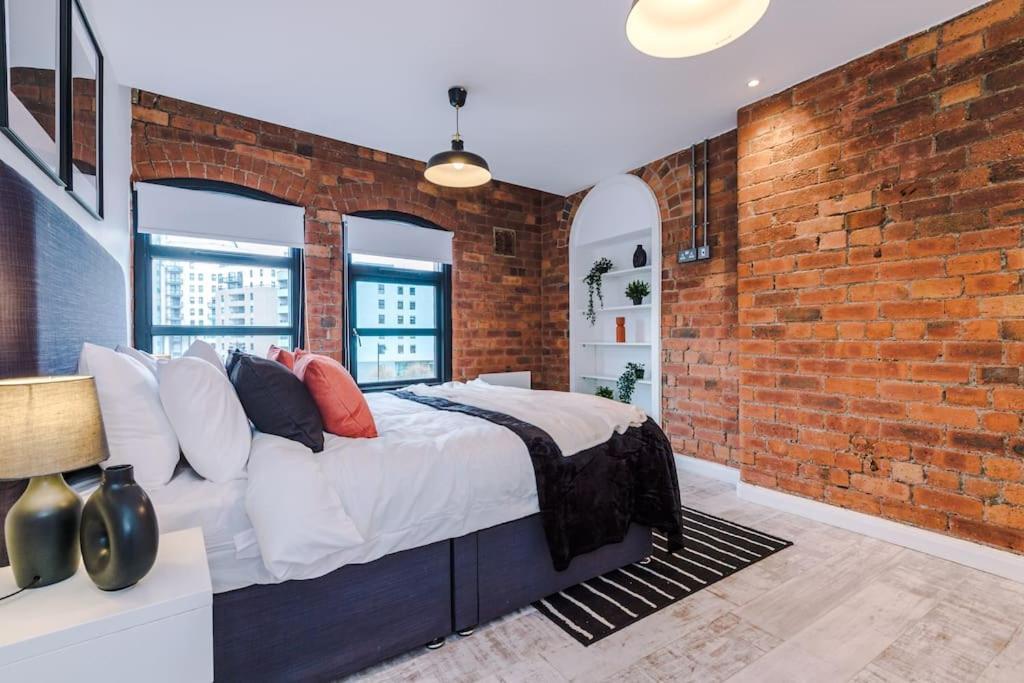 Luxury Oversized Apartment With Signature Bathroom Leeds  Exterior photo