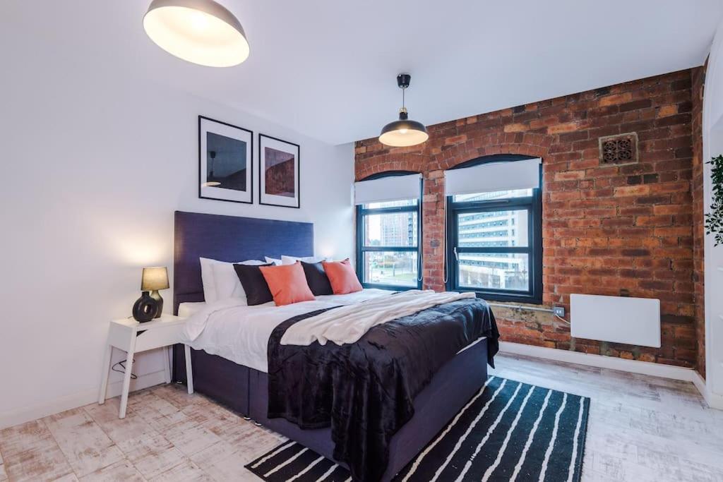 Luxury Oversized Apartment With Signature Bathroom Leeds  Exterior photo