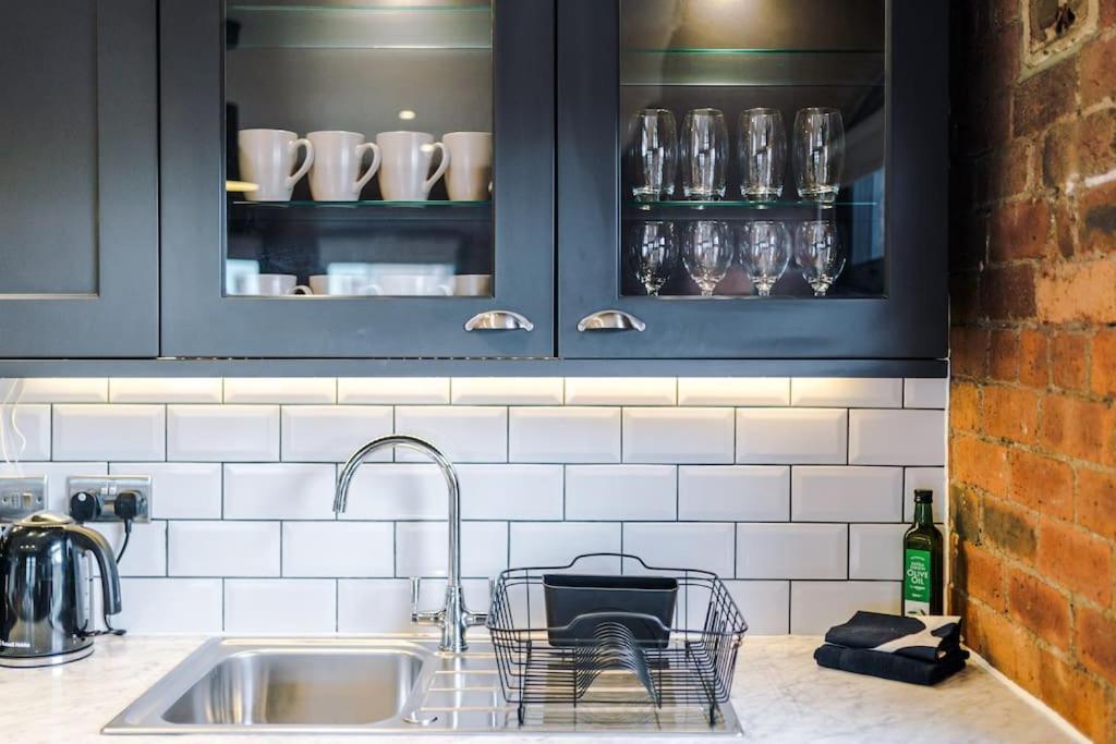 Luxury Oversized Apartment With Signature Bathroom Leeds  Exterior photo