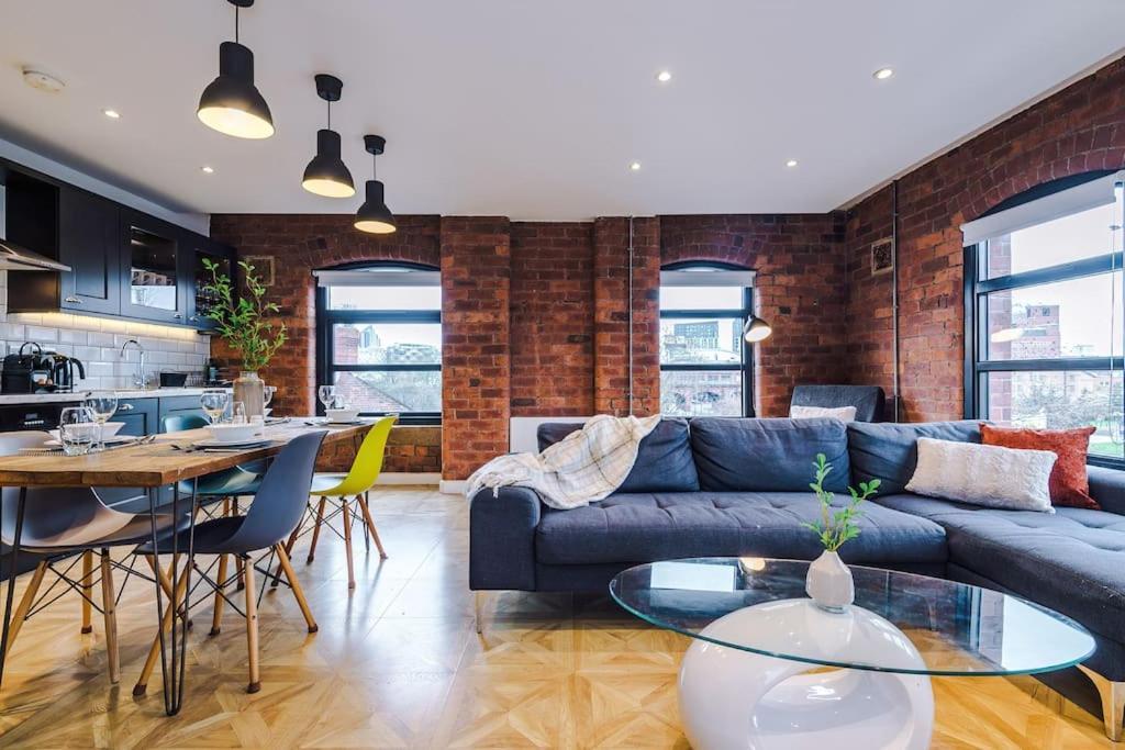 Luxury Oversized Apartment With Signature Bathroom Leeds  Exterior photo
